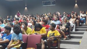 Vice-Reitora Professora Diana Azevedo no Cine Benjamin Abrahão lotado